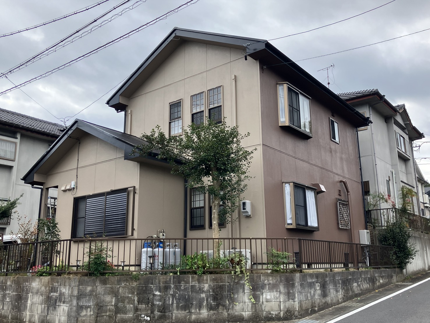 外壁塗装 塗料の選び方で迷う理由とは｜自宅に合う判断基準の整理